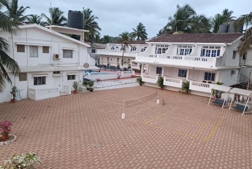 Qees Empire Beach Resort カラングート エクステリア 写真