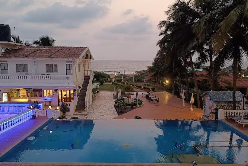 Qees Empire Beach Resort カラングート エクステリア 写真